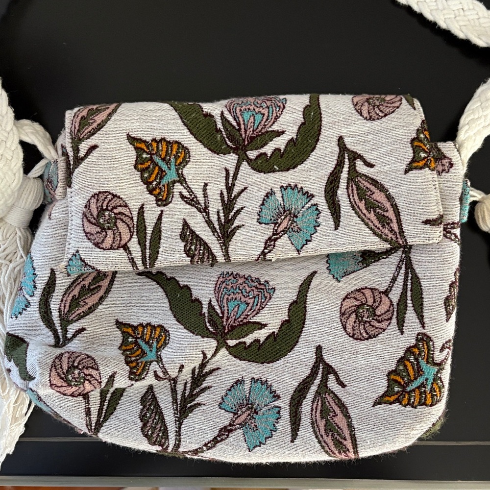 Universal Thread Floral Embroidered Crossbody Bag - Cream and Green